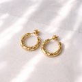 pendientes hecho en un taller de joyas en valencia